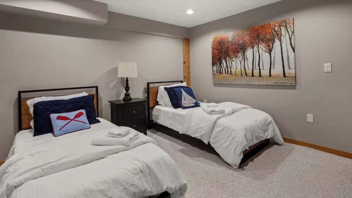 Twin bedroom #1